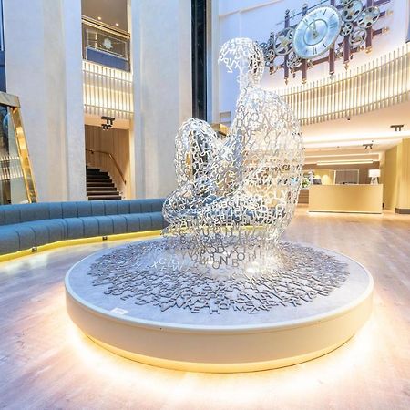 Grand Plaza Hotel & Wellness Andorra la Vella Dış mekan fotoğraf Fountain in the lobby of the hotel