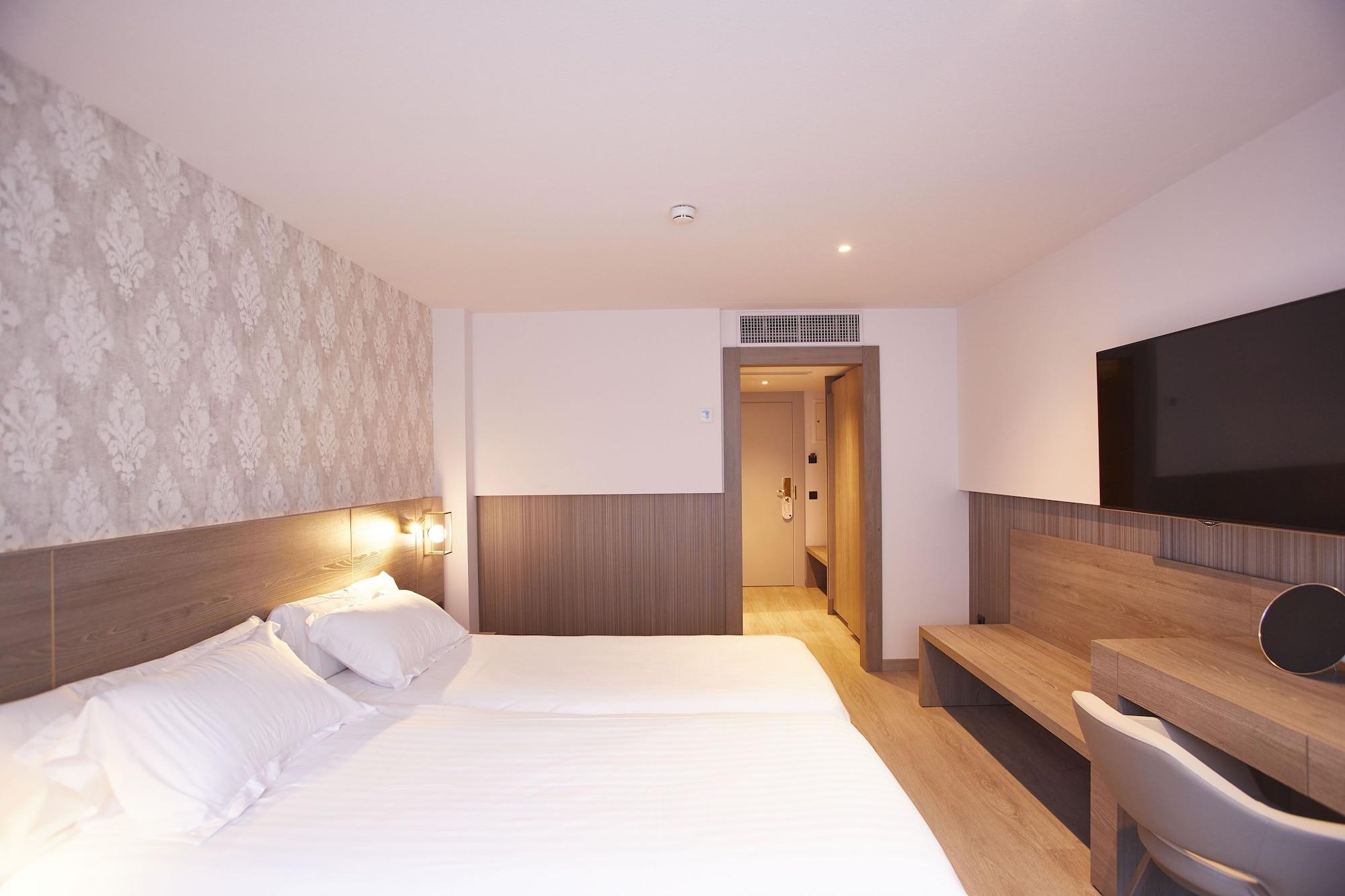 Grand Plaza Hotel & Wellness Andorra la Vella Dış mekan fotoğraf A room at the hotel
