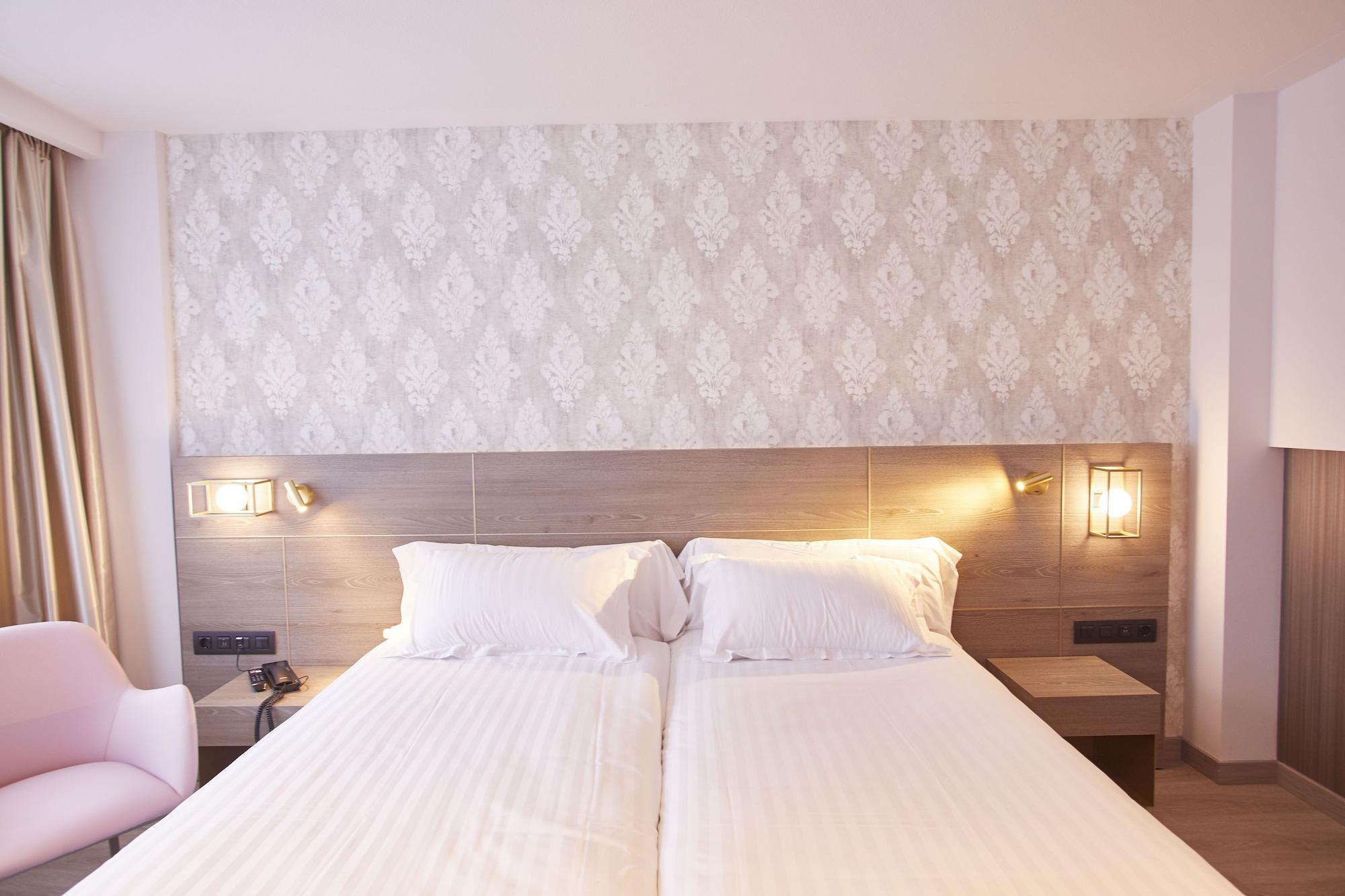 Grand Plaza Hotel & Wellness Andorra la Vella Dış mekan fotoğraf A room at the hotel