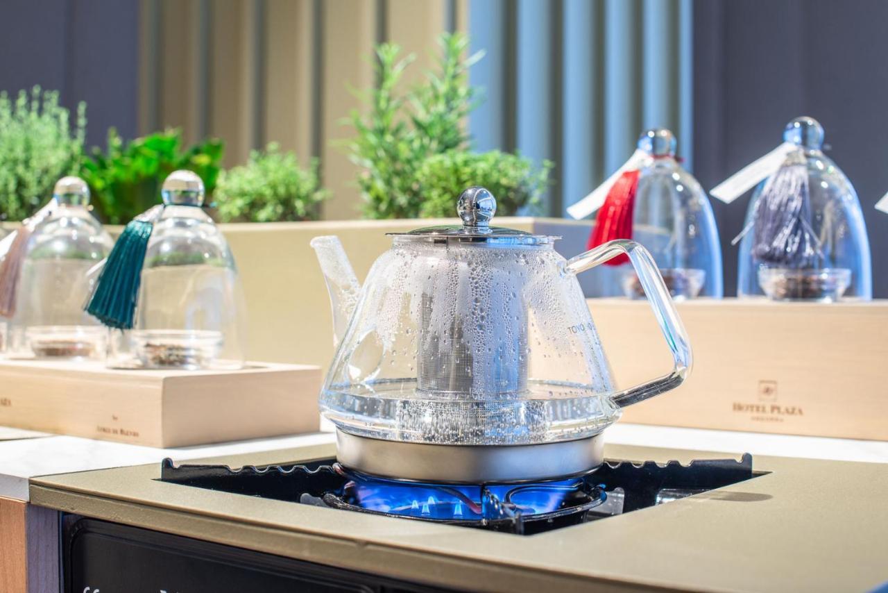Grand Plaza Hotel & Wellness Andorra la Vella Dış mekan fotoğraf A glass kettle