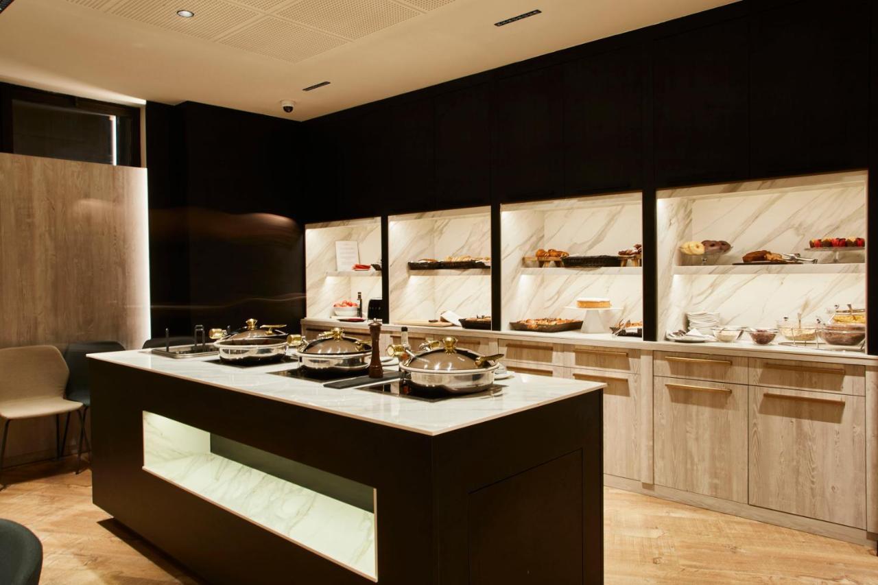 Grand Plaza Hotel & Wellness Andorra la Vella Dış mekan fotoğraf The buffet at the lounge