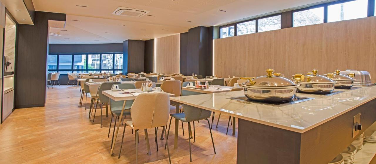 Grand Plaza Hotel & Wellness Andorra la Vella Dış mekan fotoğraf The dining room at the 1011 Club