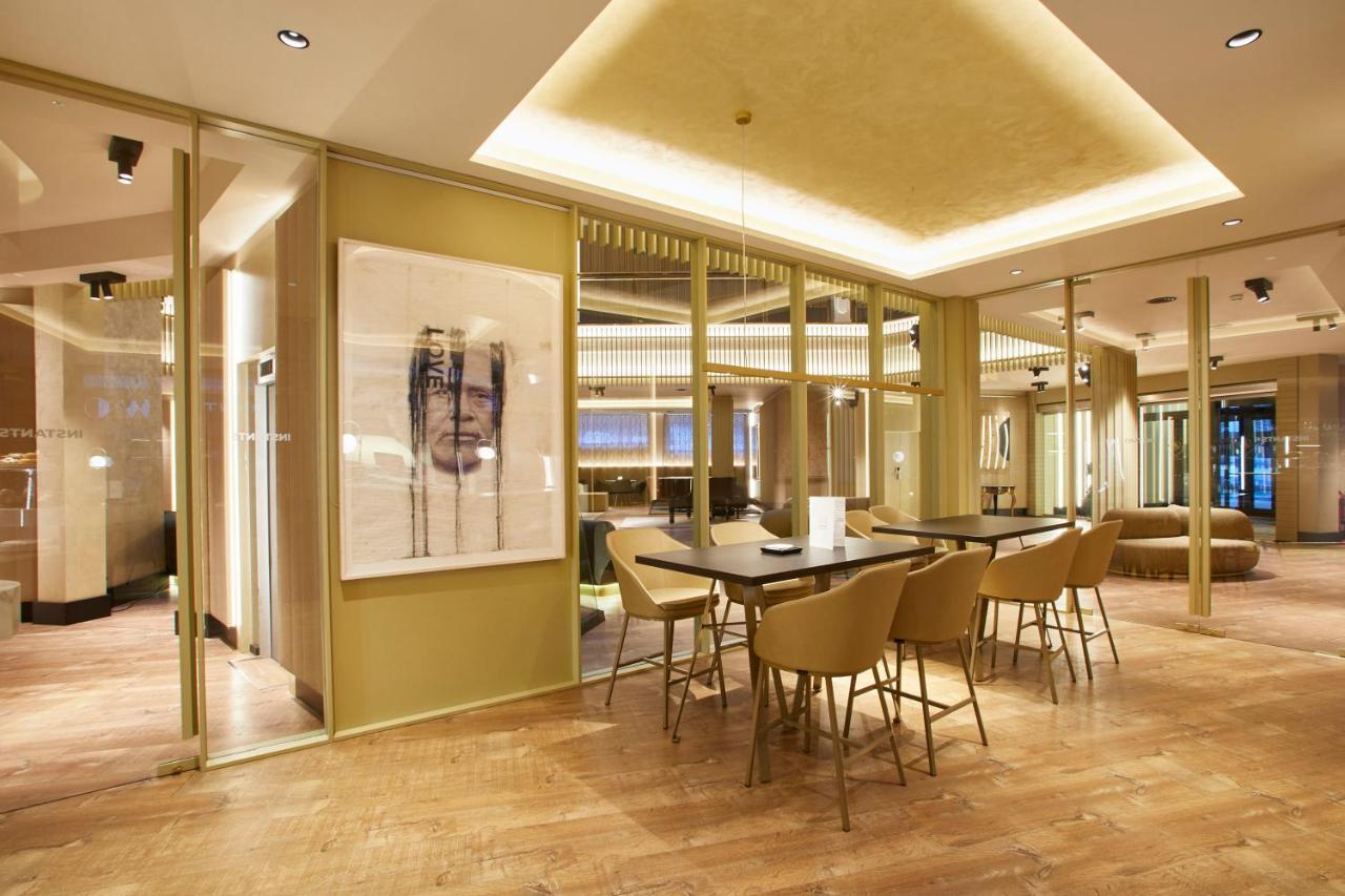 Grand Plaza Hotel & Wellness Andorra la Vella Dış mekan fotoğraf The lounge at the airport